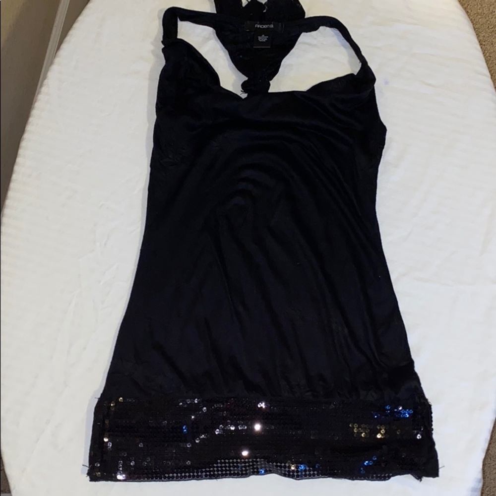 Arden b black top with sequence border at bottom